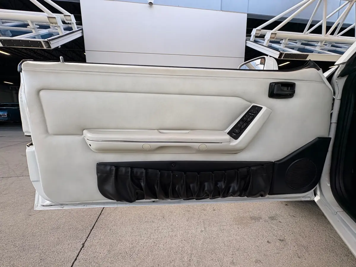 Vehicle photo 34