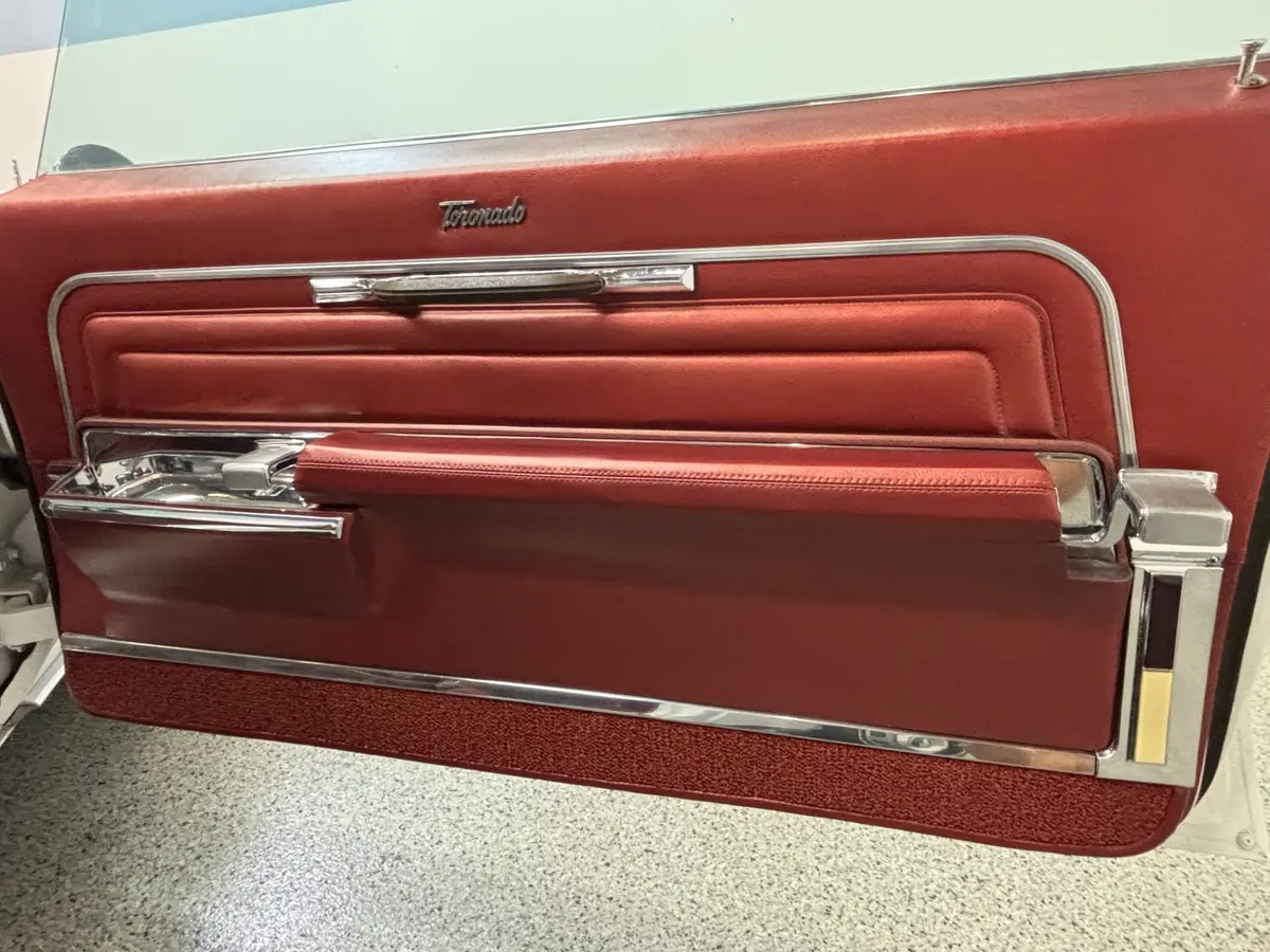 Vehicle photo 29