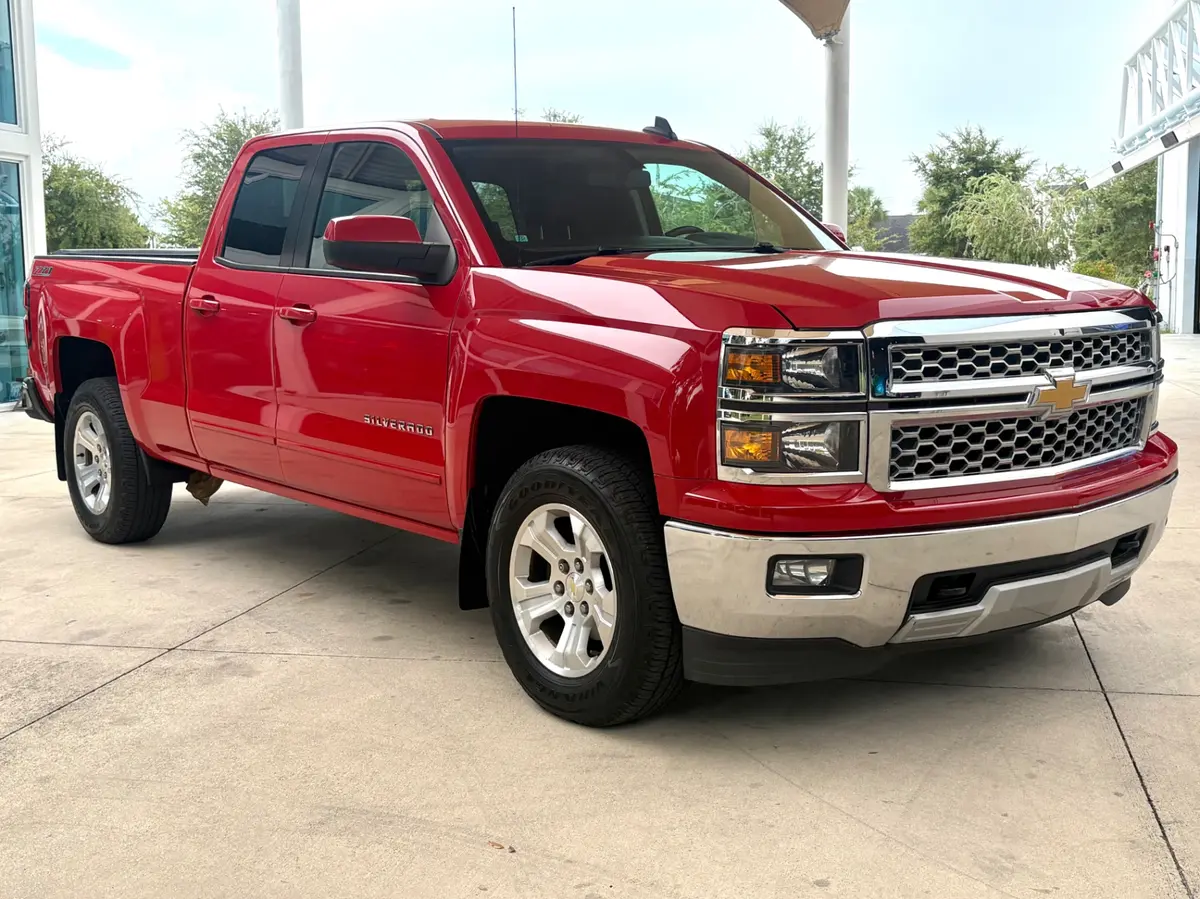 Vehicle photo 4