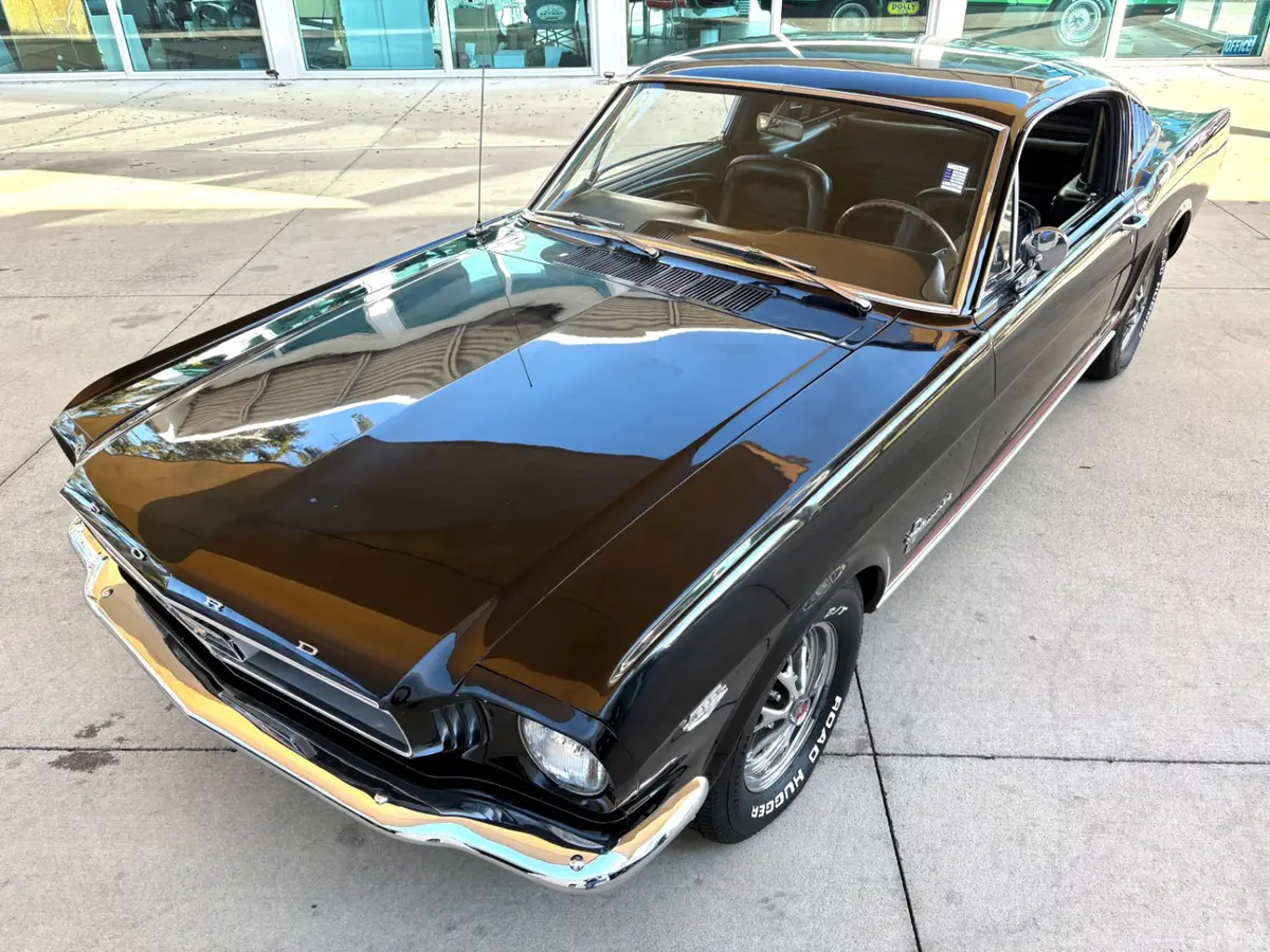 Vehicle photo 21