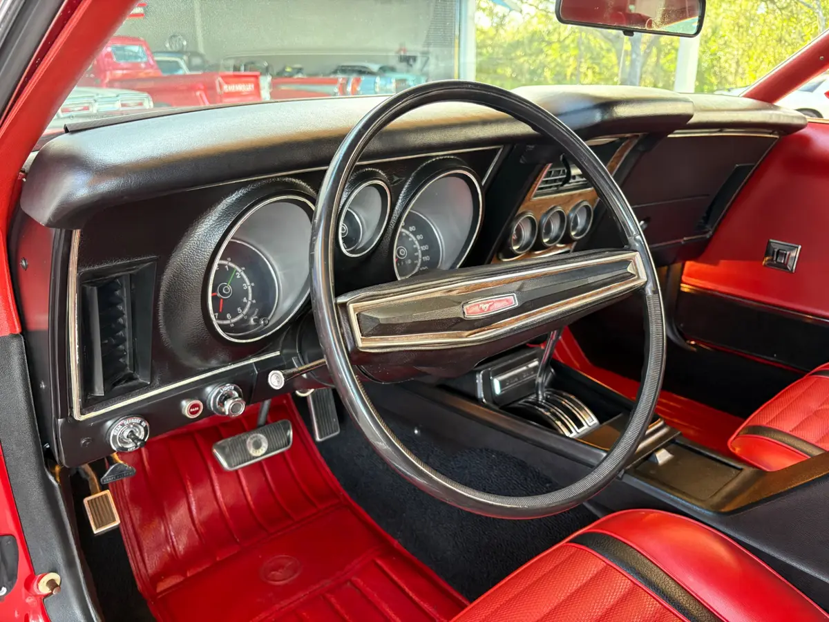 Vehicle photo 32