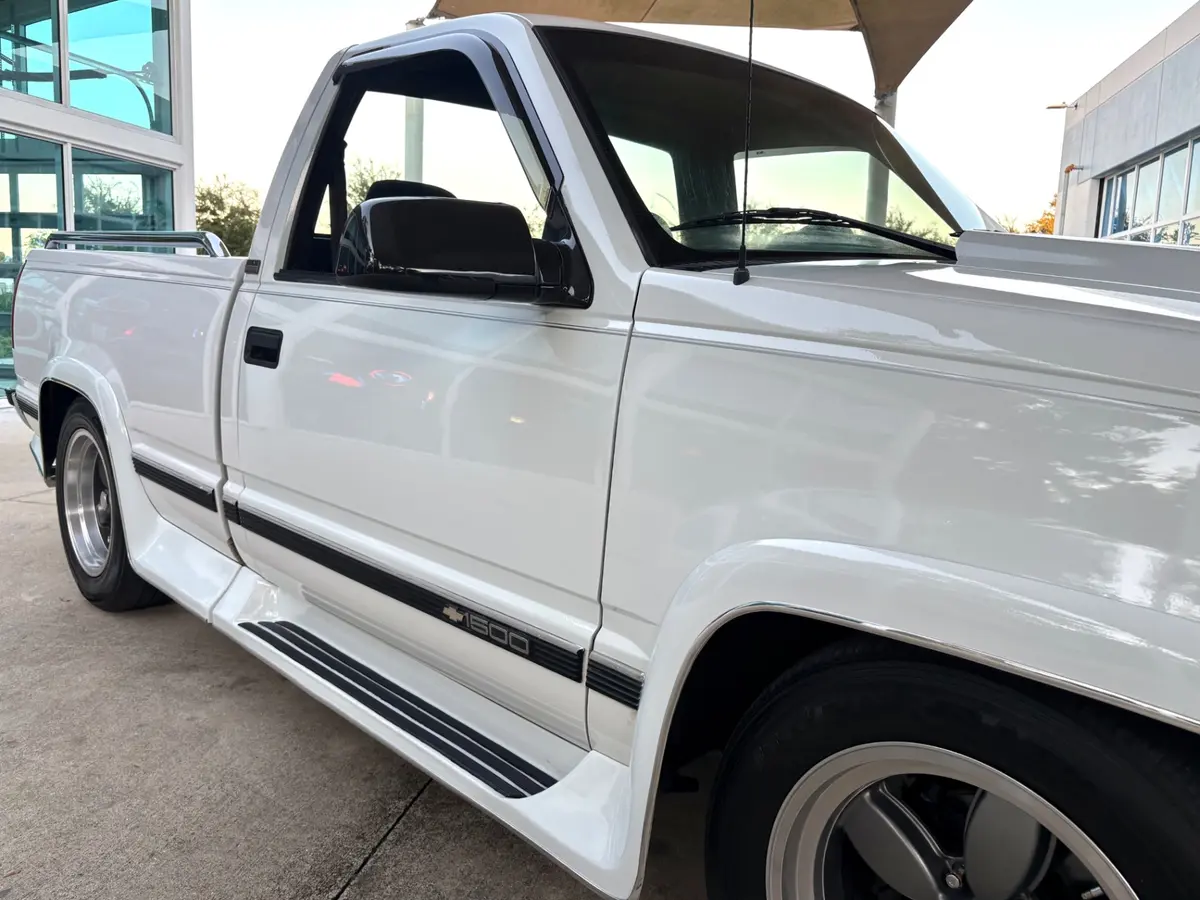 Vehicle photo 18