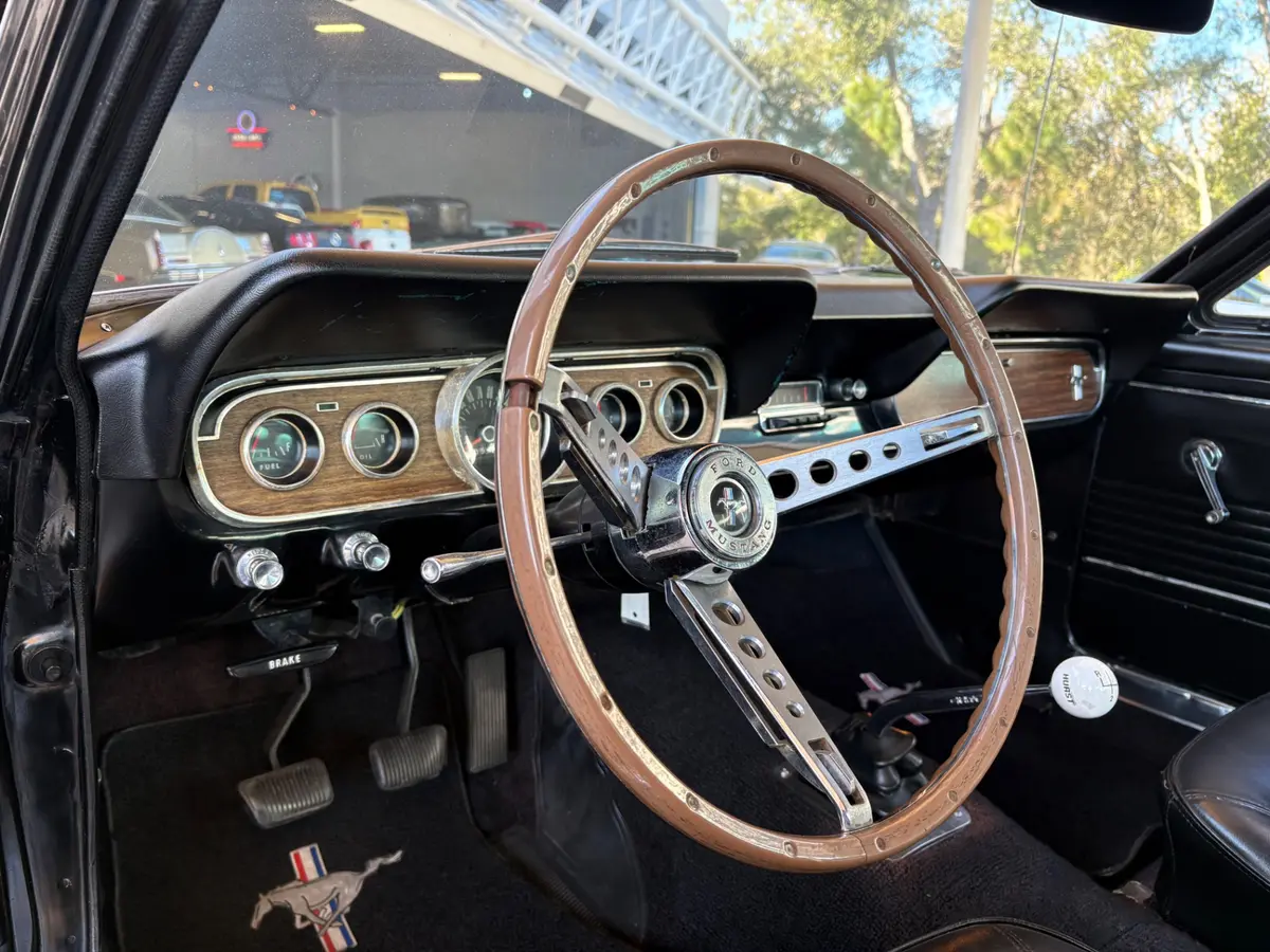 Vehicle photo 31
