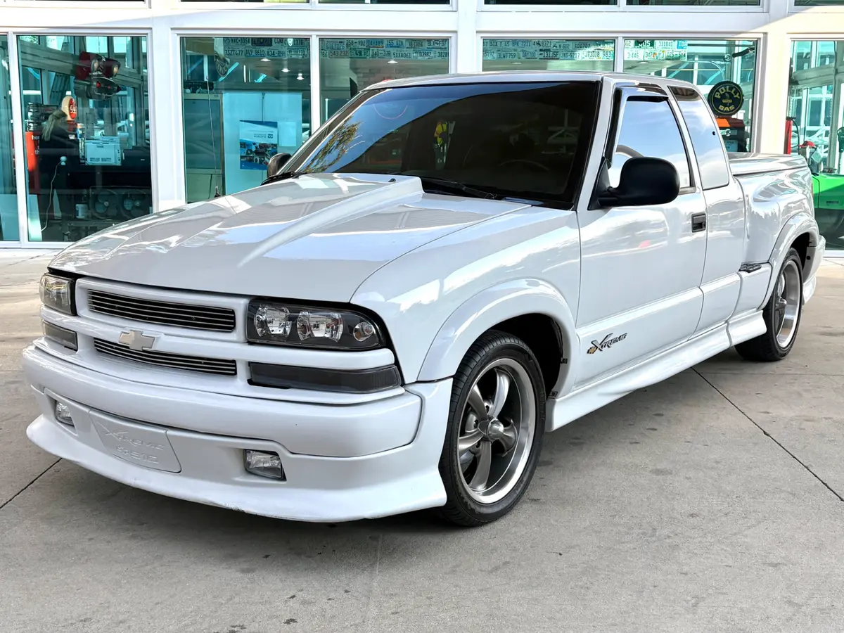 Vehicle photo 12