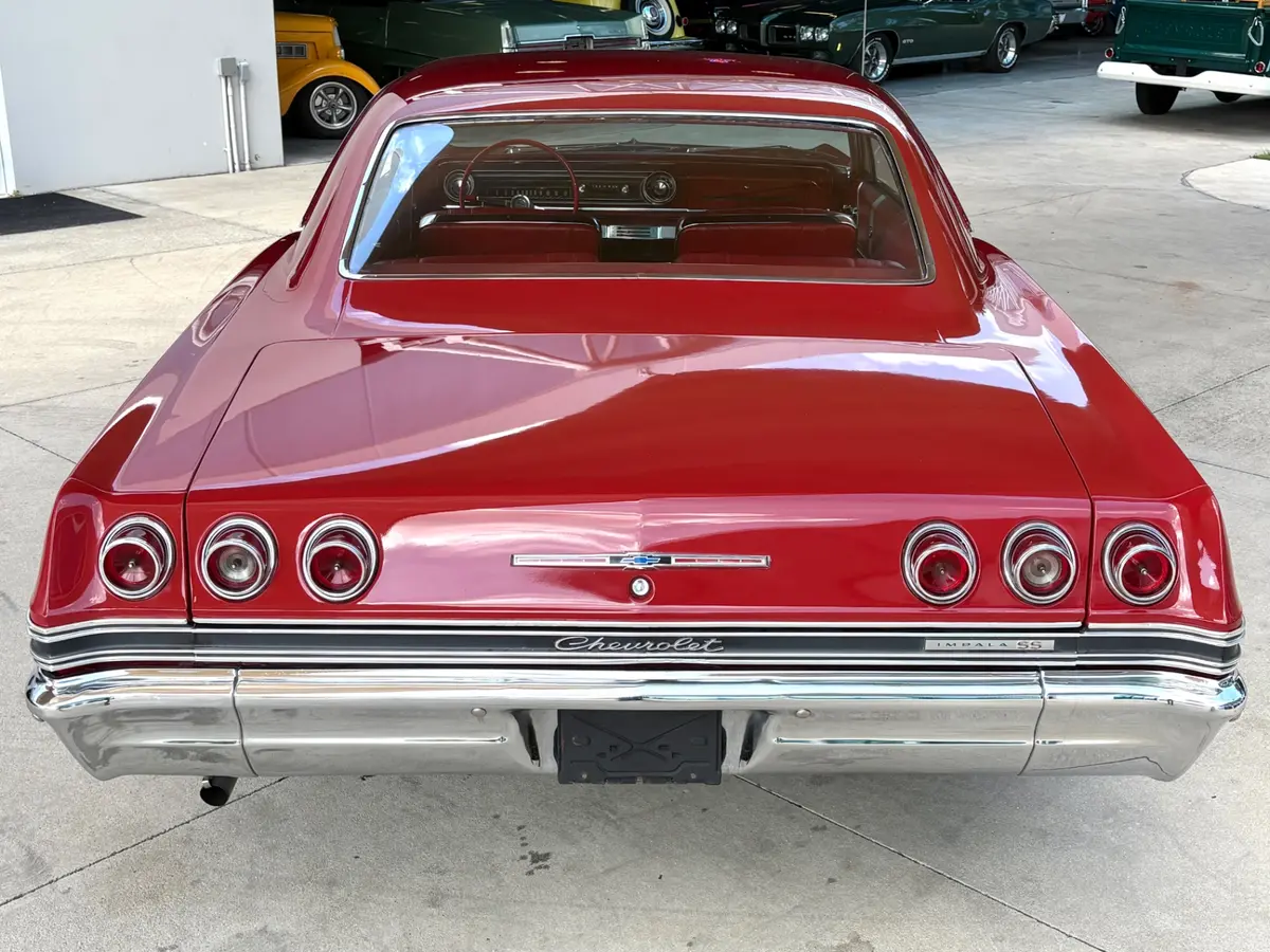 Vehicle photo 8