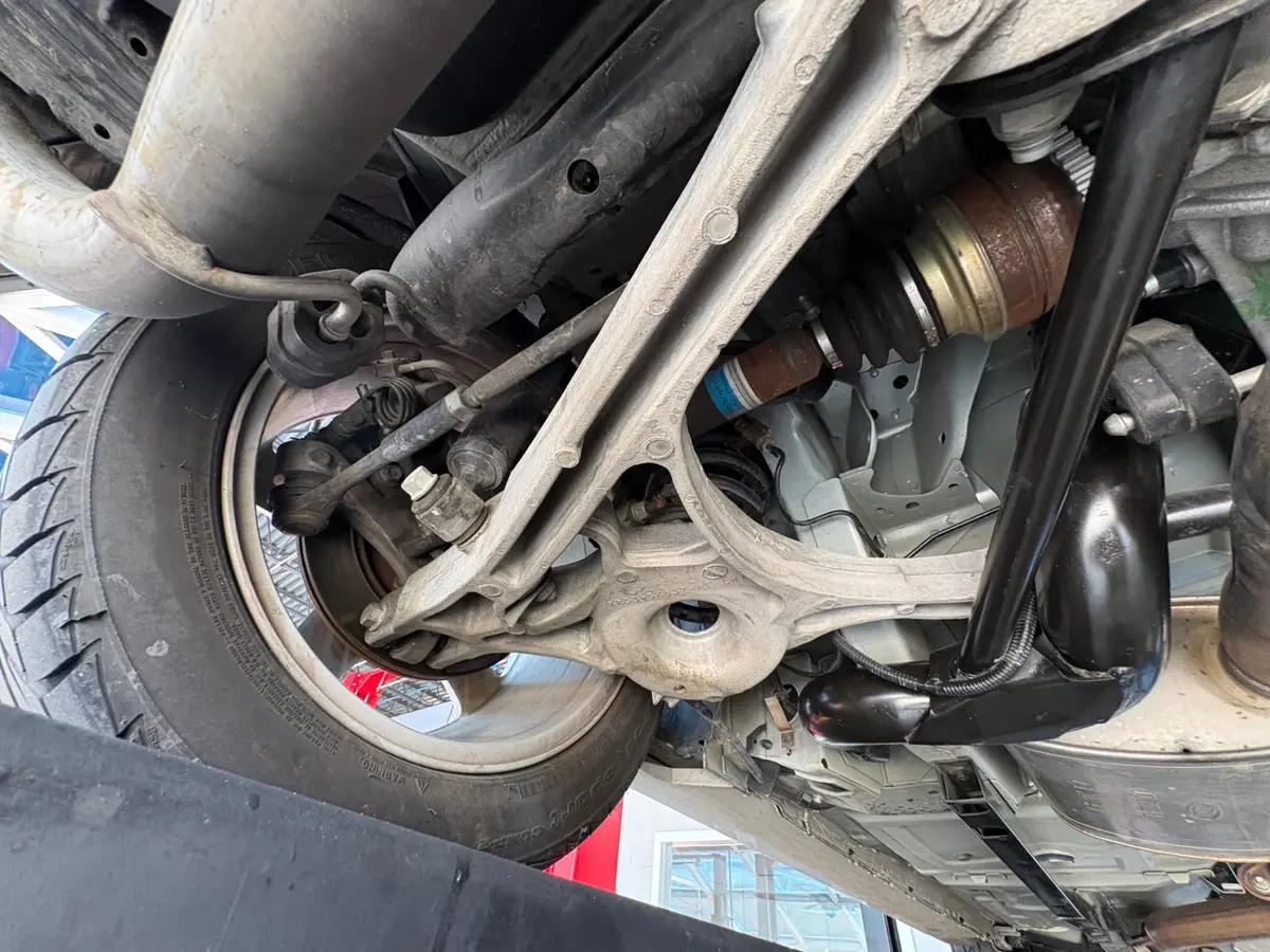 Vehicle photo 52