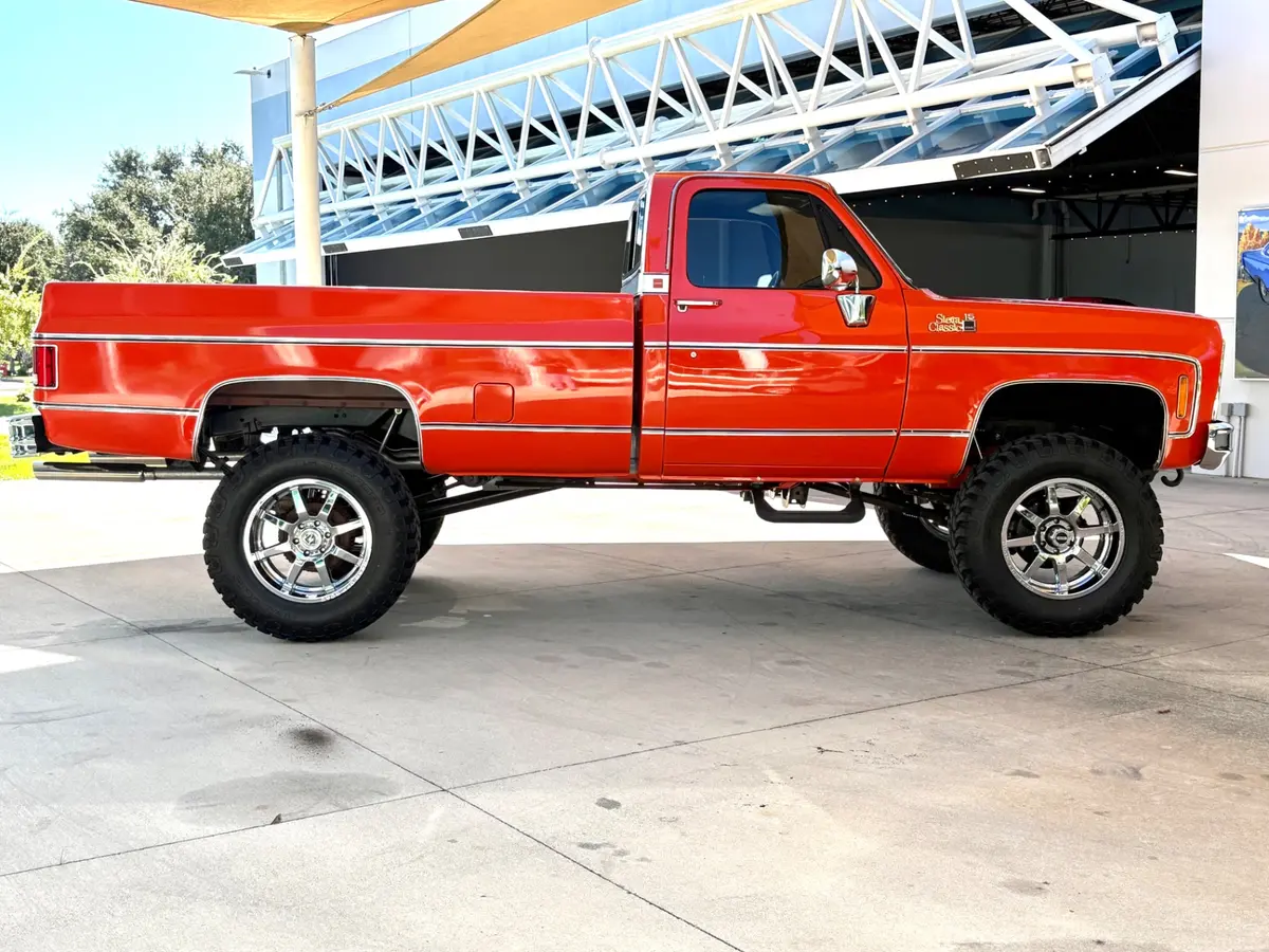 Vehicle photo 4