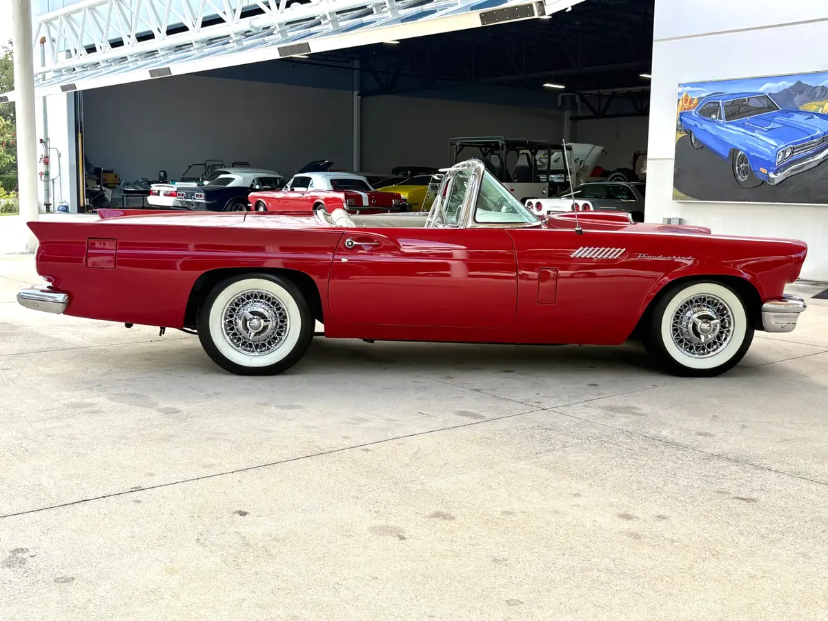 Vehicle photo 5