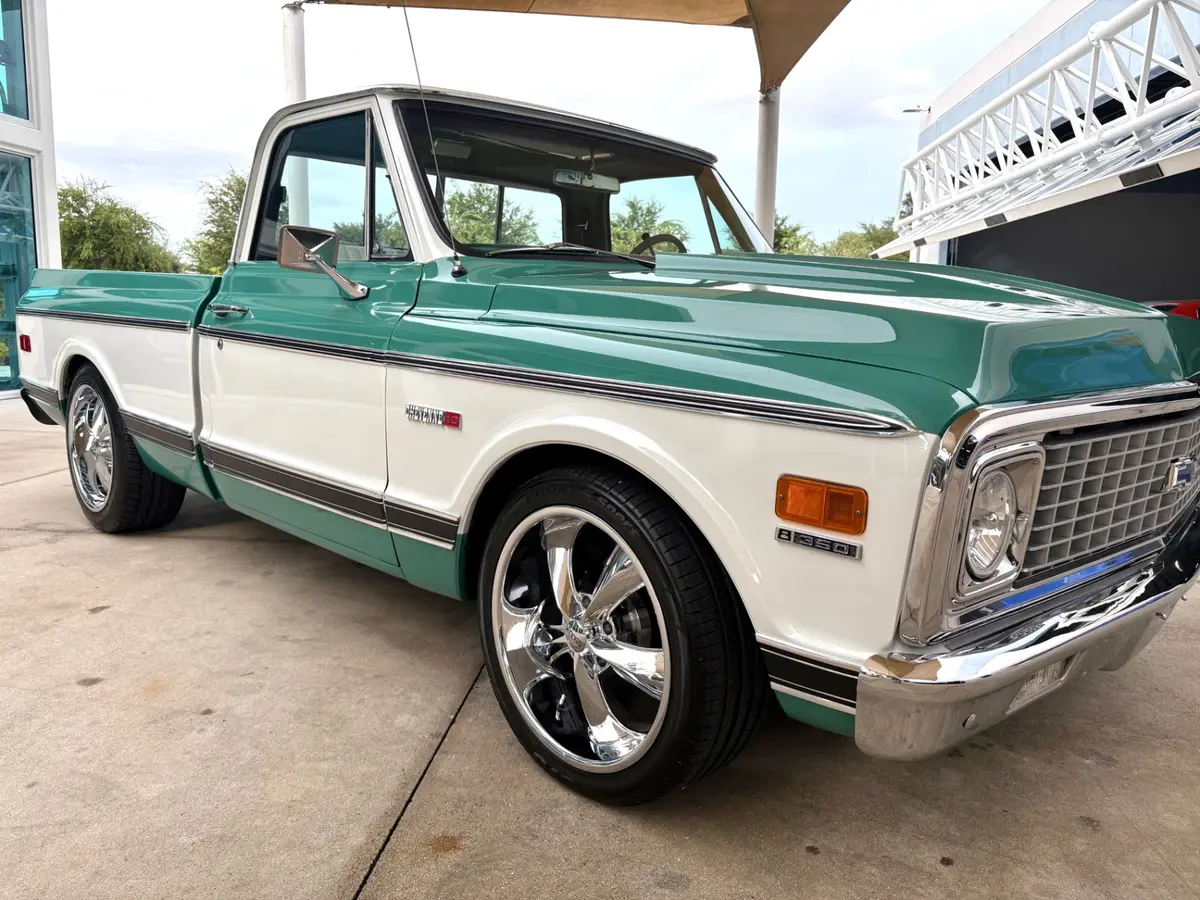 Vehicle photo 20