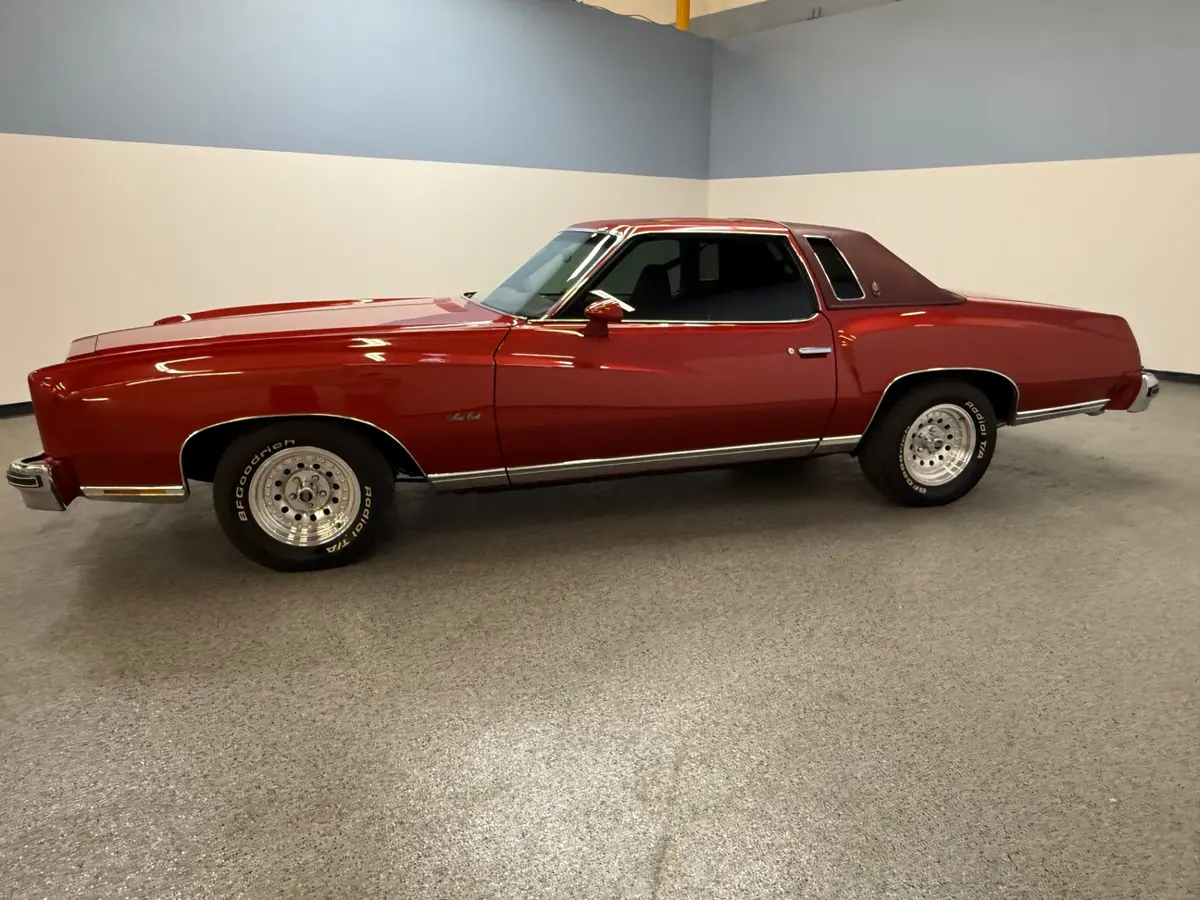 Vehicle photo 13