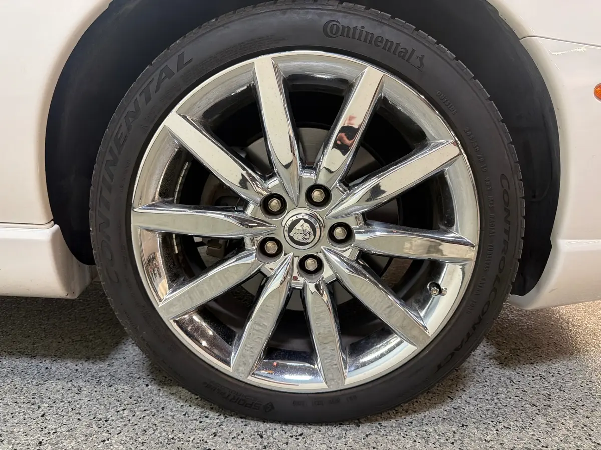Vehicle photo 11