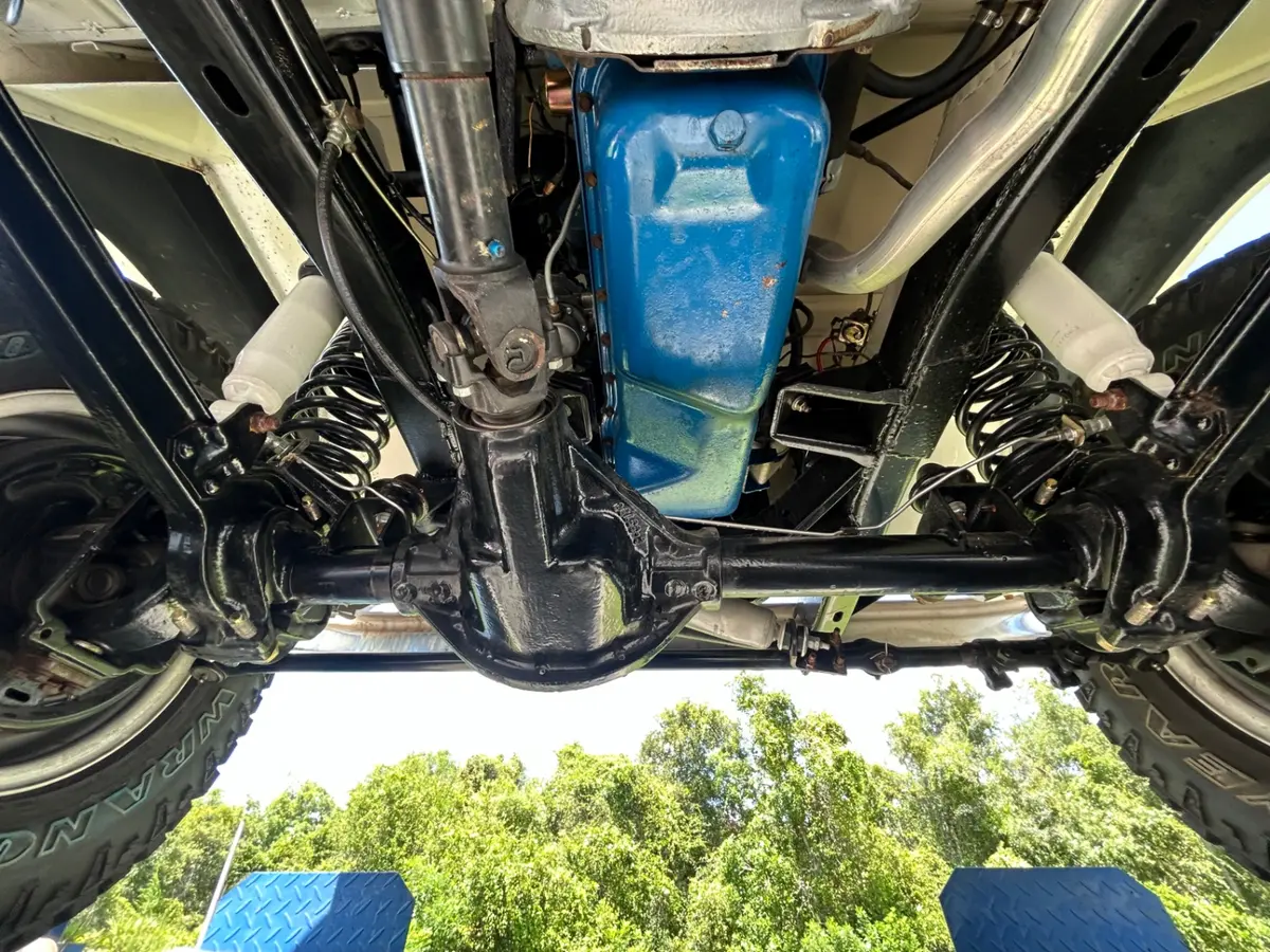 Vehicle photo 44