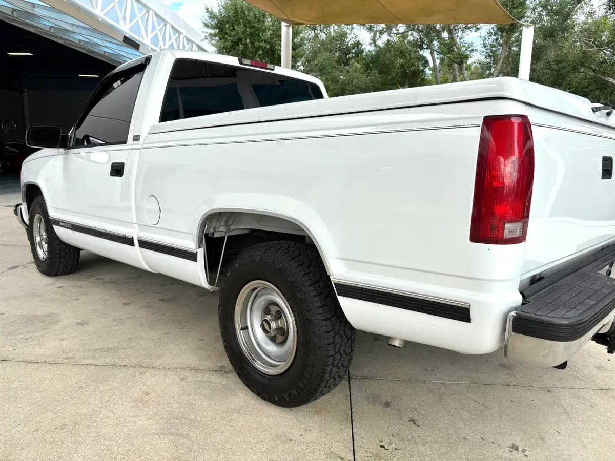 Vehicle photo 14