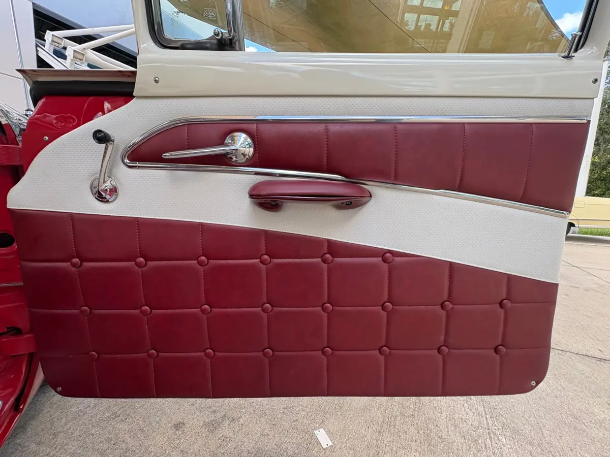 Vehicle photo 37