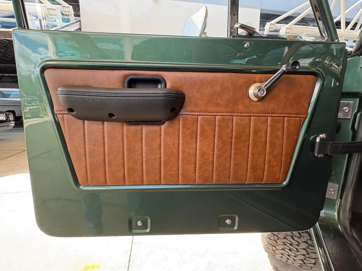 Vehicle photo 47