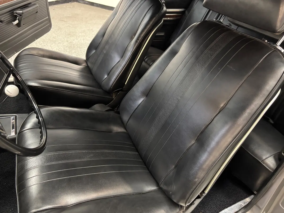 Vehicle photo 24