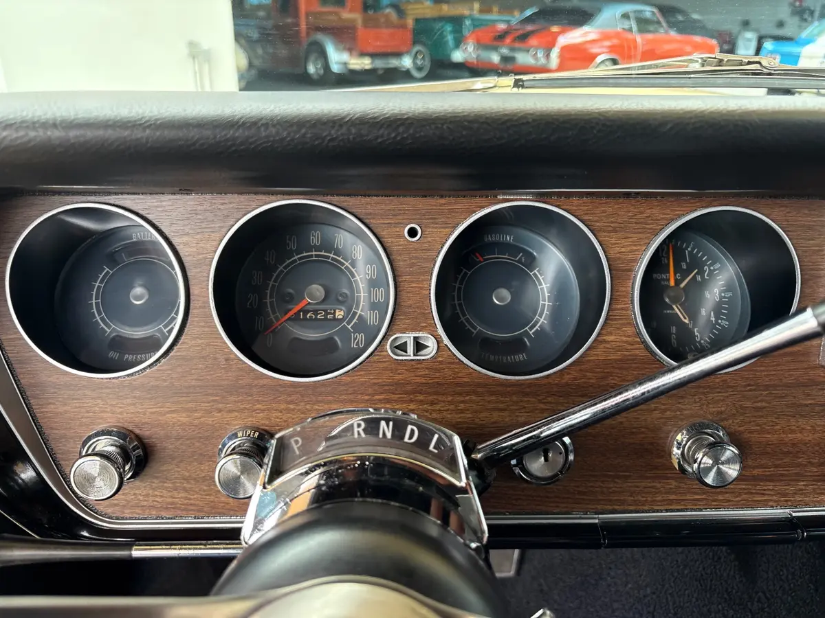 Vehicle photo 42