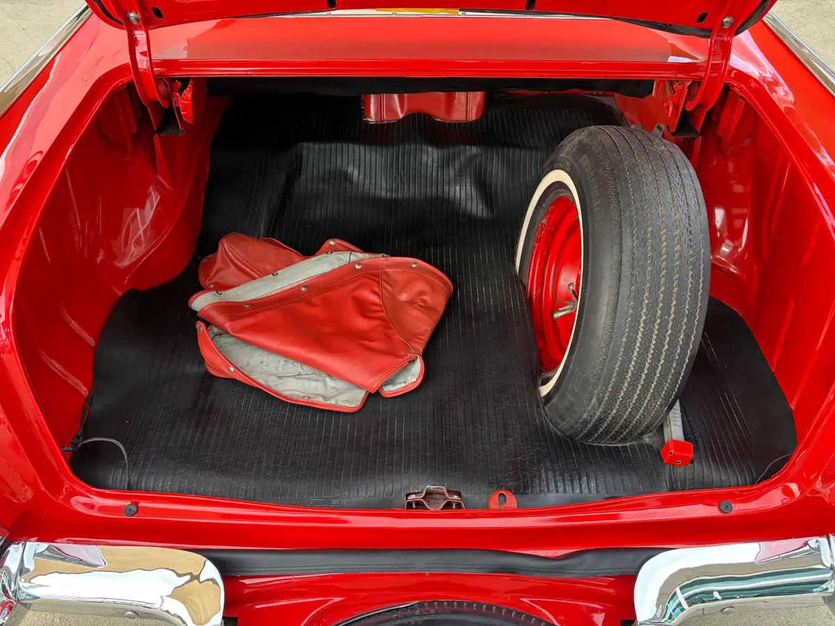 Vehicle photo 9