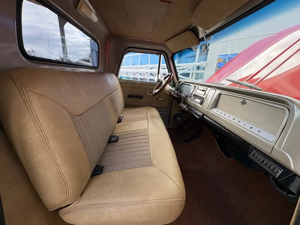 Vehicle photo 38