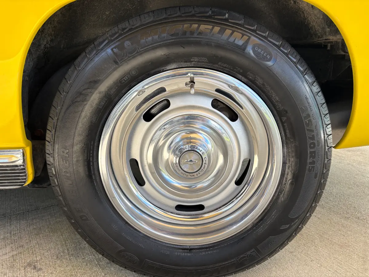 Vehicle photo 28