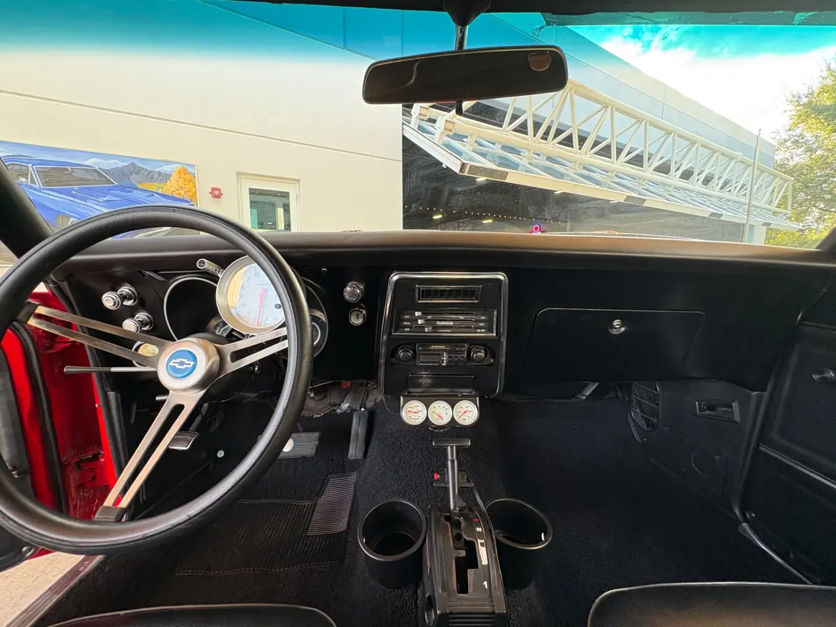 Vehicle photo 37
