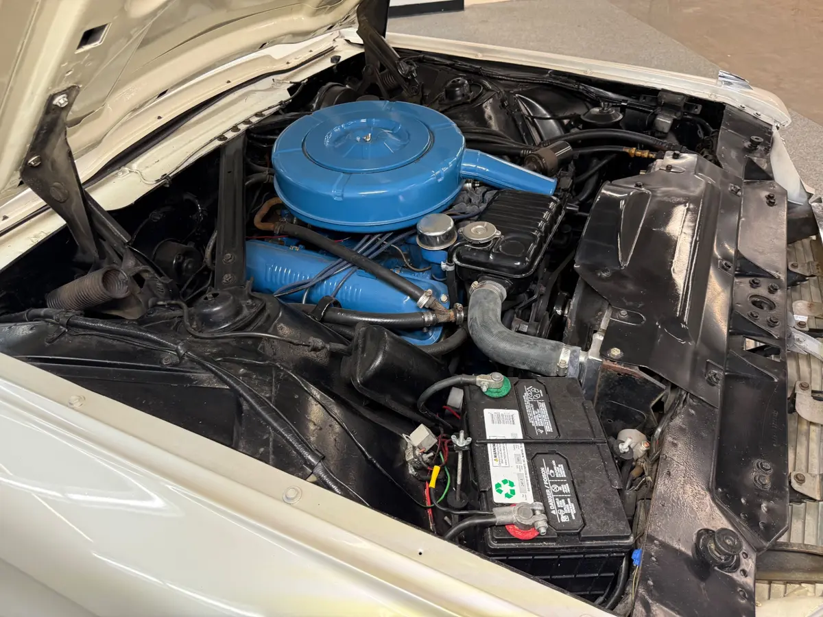 Vehicle photo 25