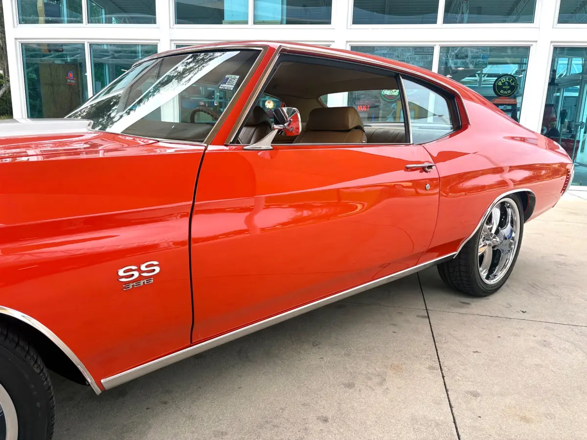 Vehicle photo 14