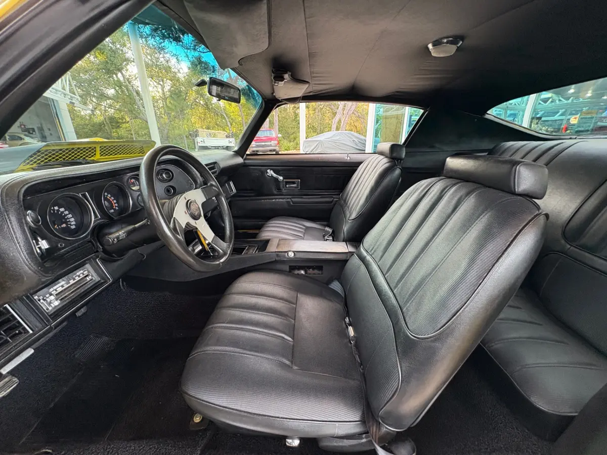Vehicle photo 31