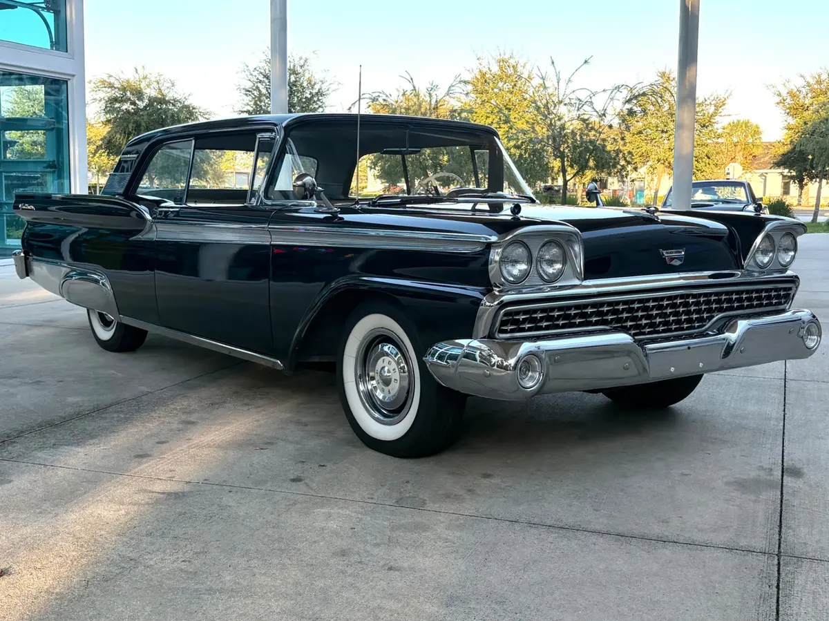 Vehicle photo 4