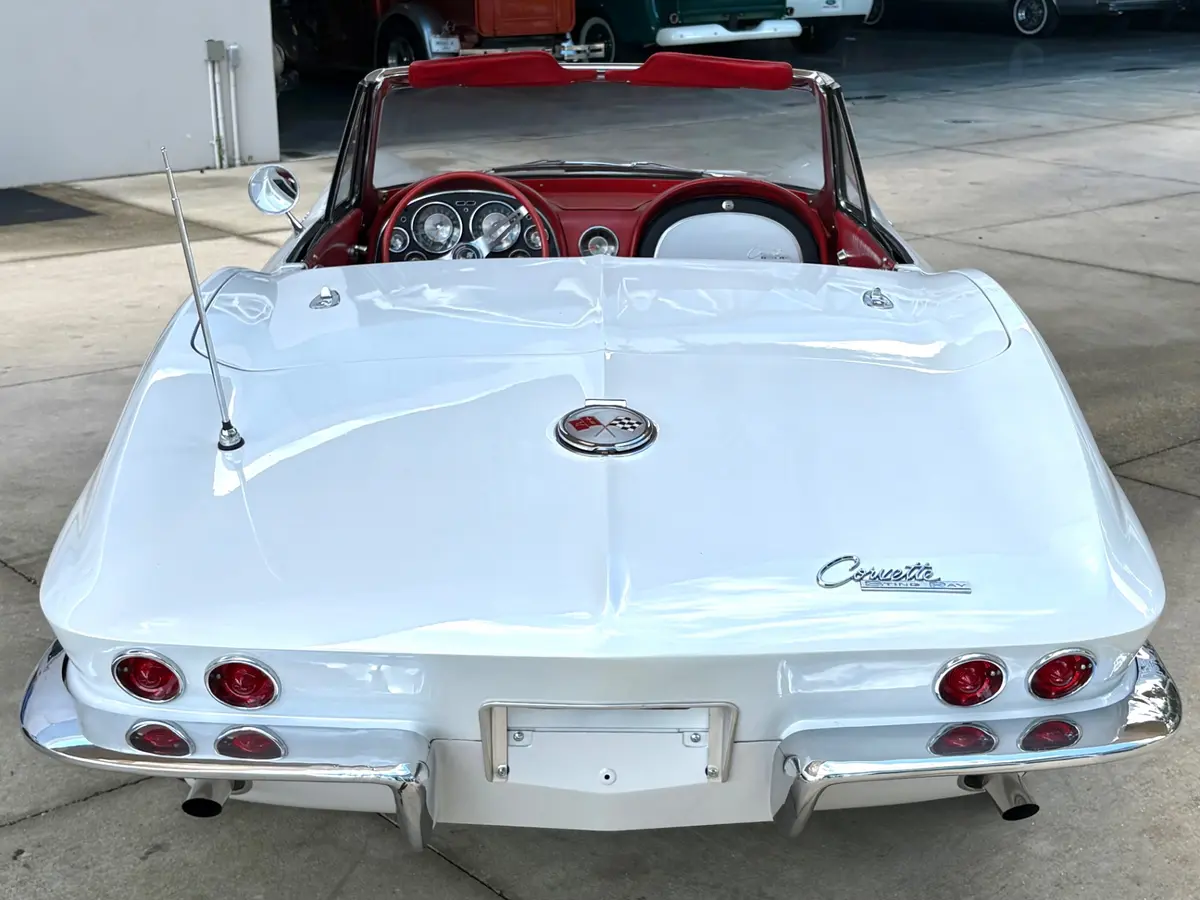 Vehicle photo 8