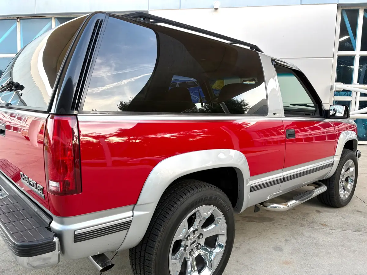 Vehicle photo 15