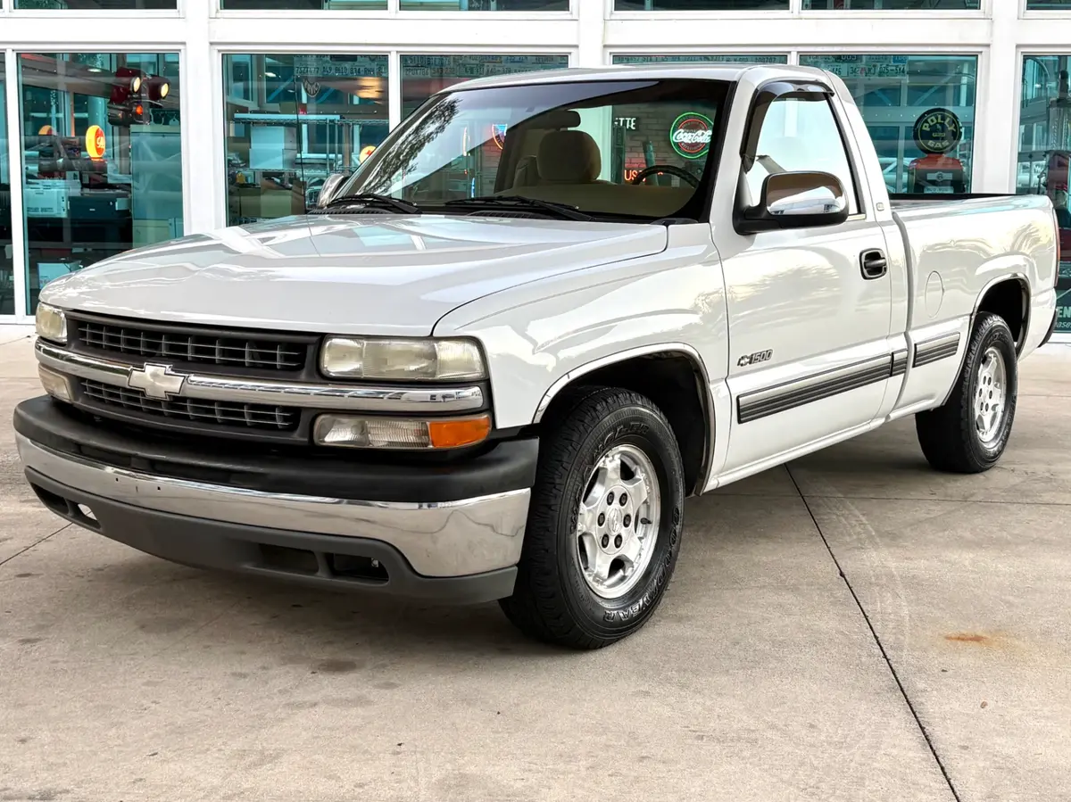 Vehicle photo 1