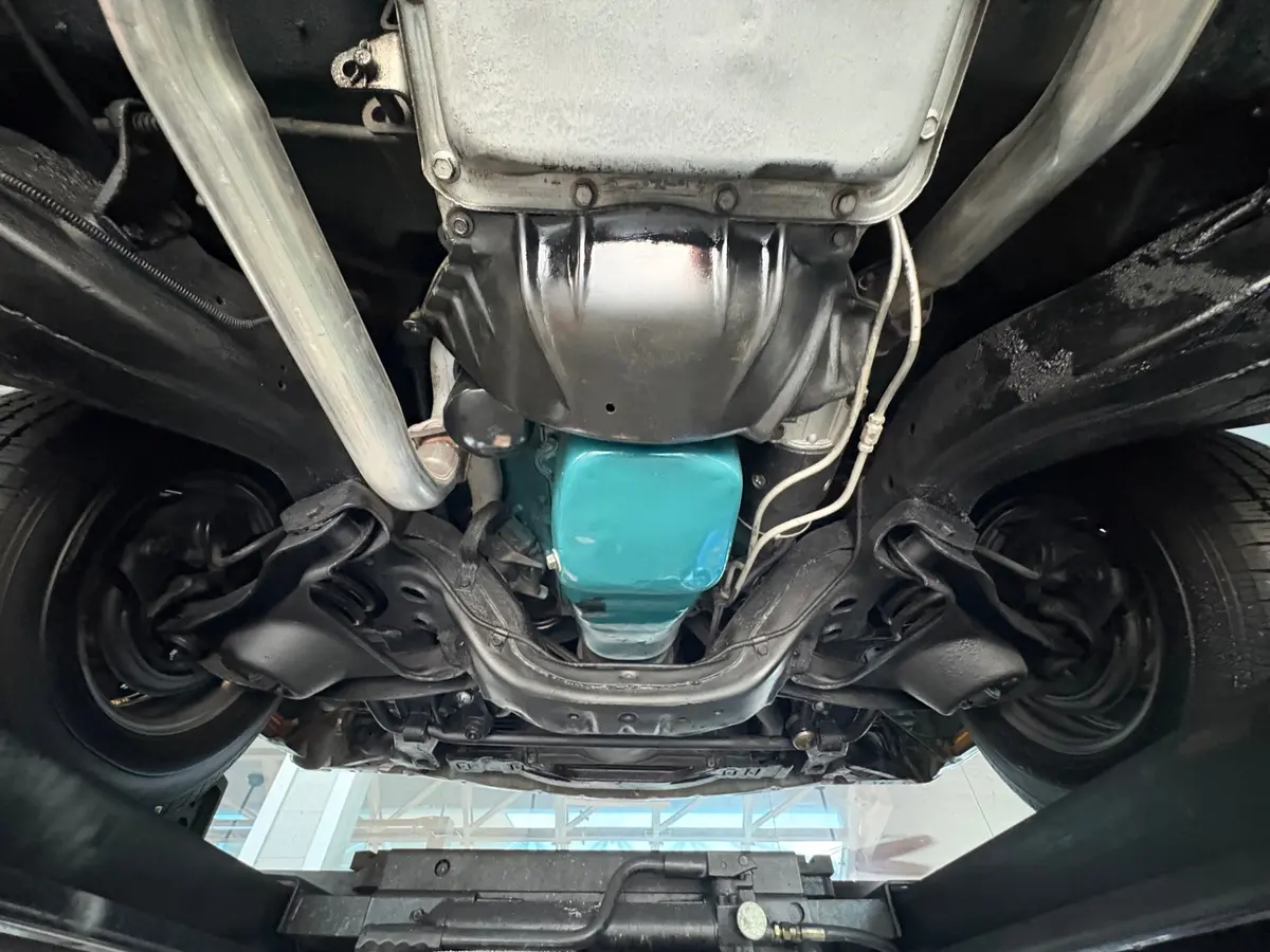 Vehicle photo 54