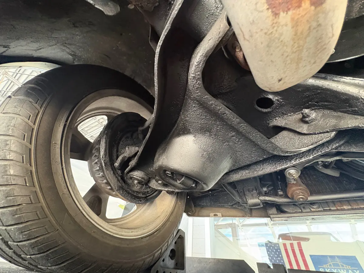 Vehicle photo 56