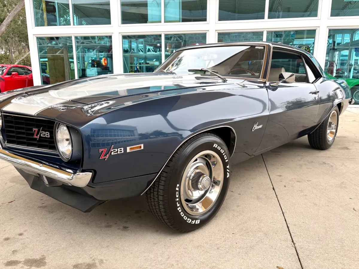 Vehicle photo 13