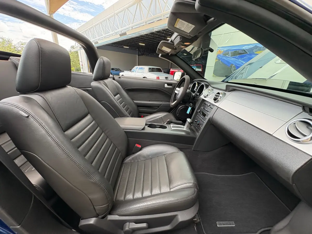 Vehicle photo 48