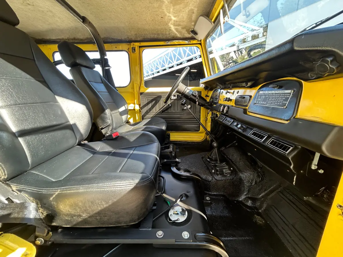 Vehicle photo 24