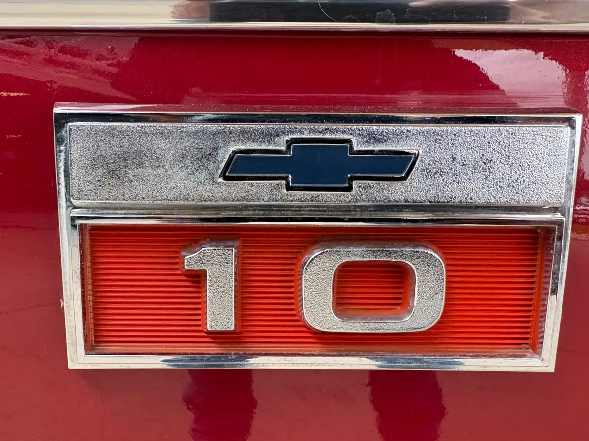 Vehicle photo 22