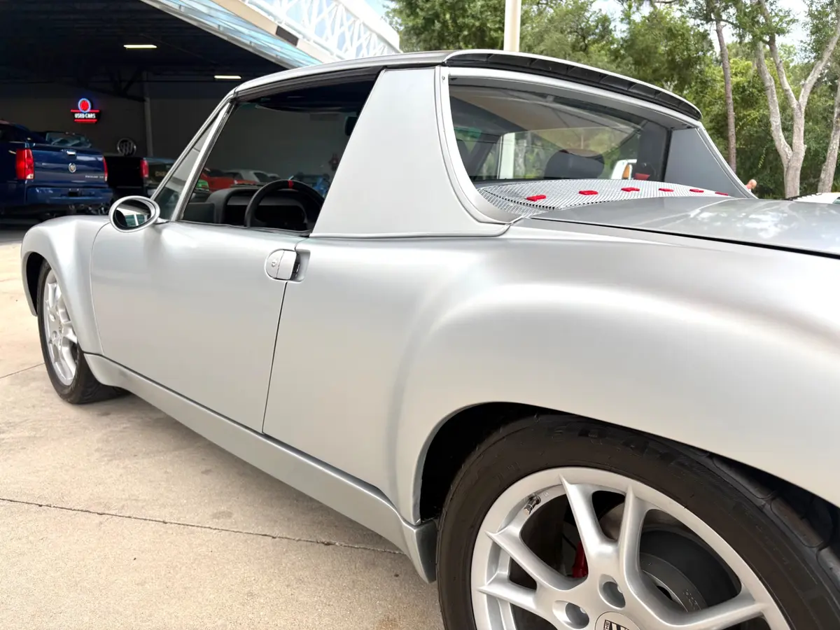 Vehicle photo 14