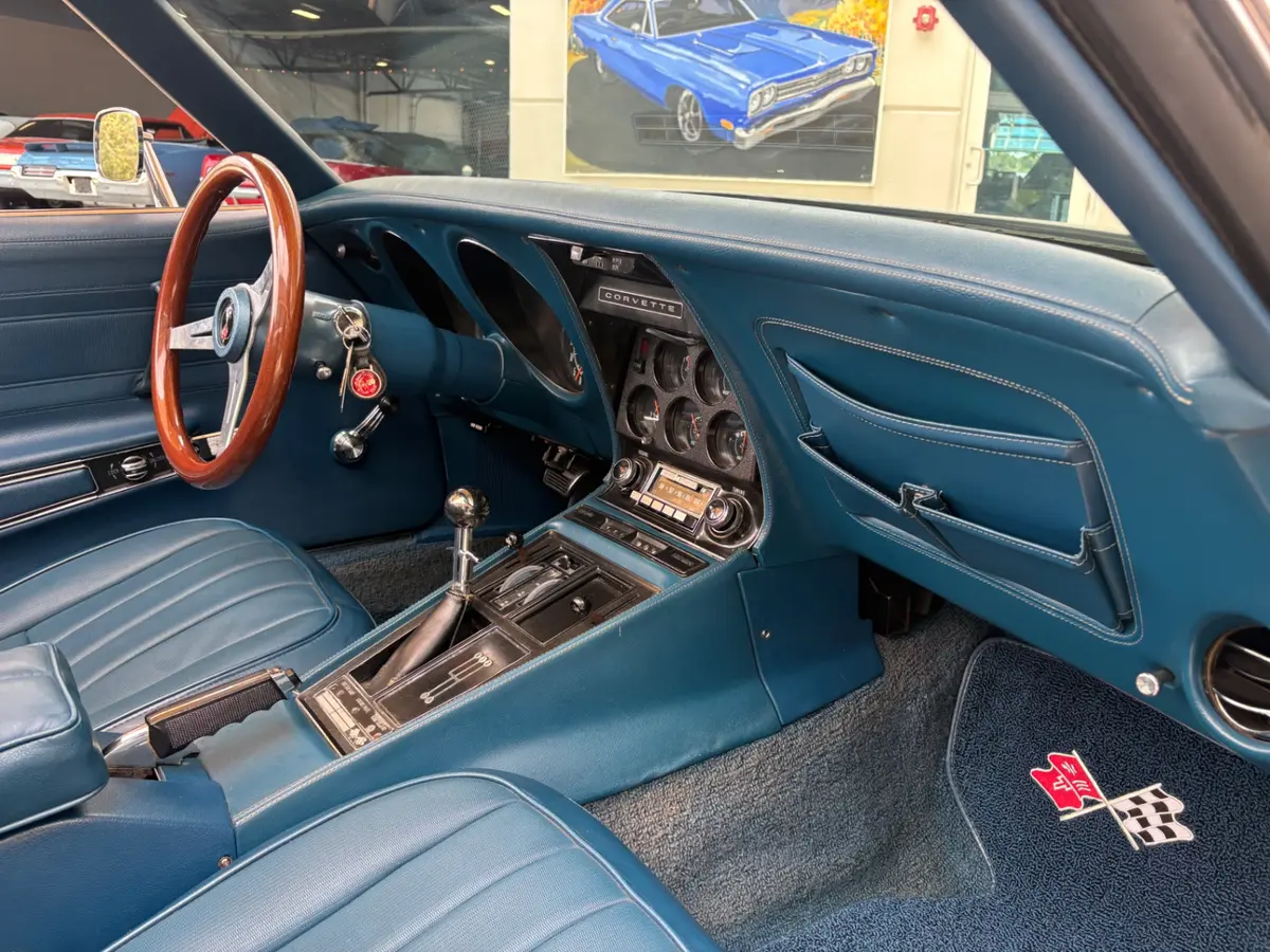 Vehicle photo 52