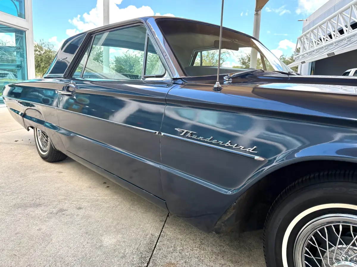 Vehicle photo 18