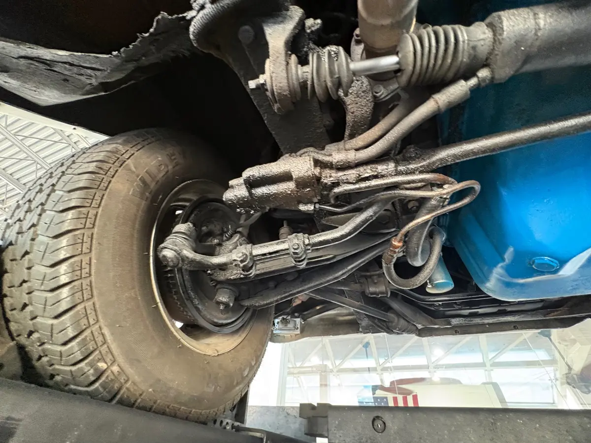 Vehicle photo 52