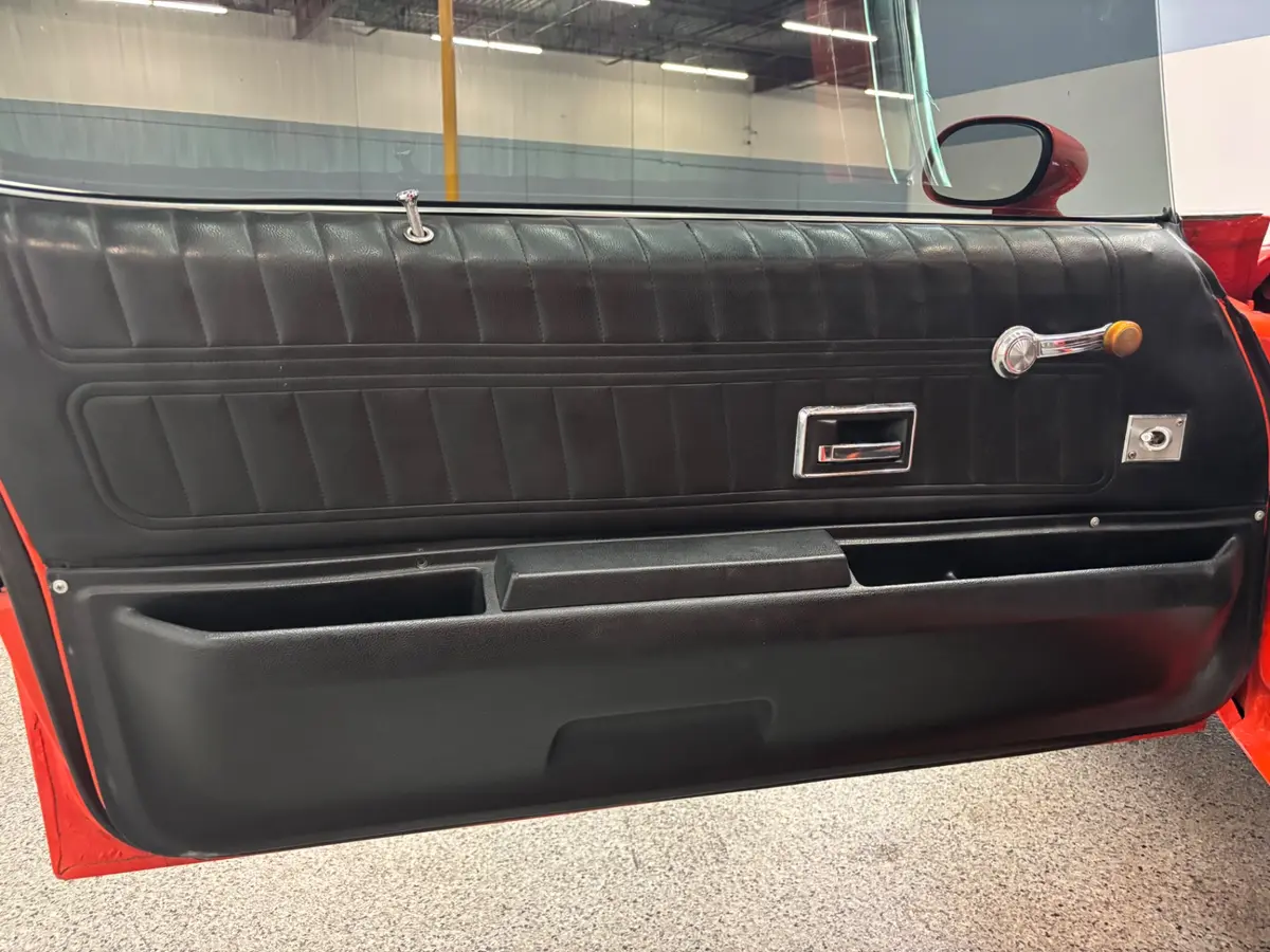 Vehicle photo 21
