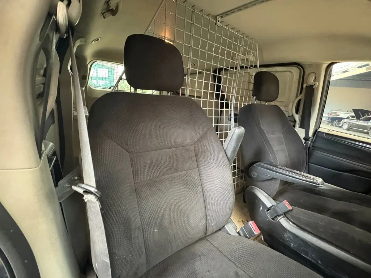 Vehicle photo 37