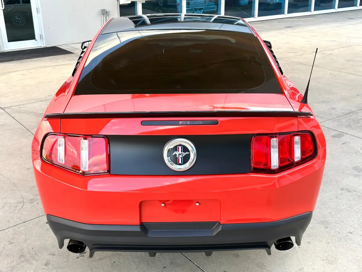 Vehicle photo 8
