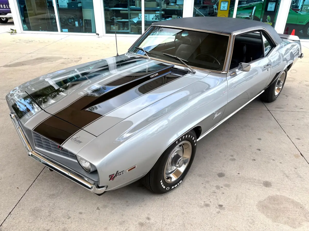 Vehicle photo 26