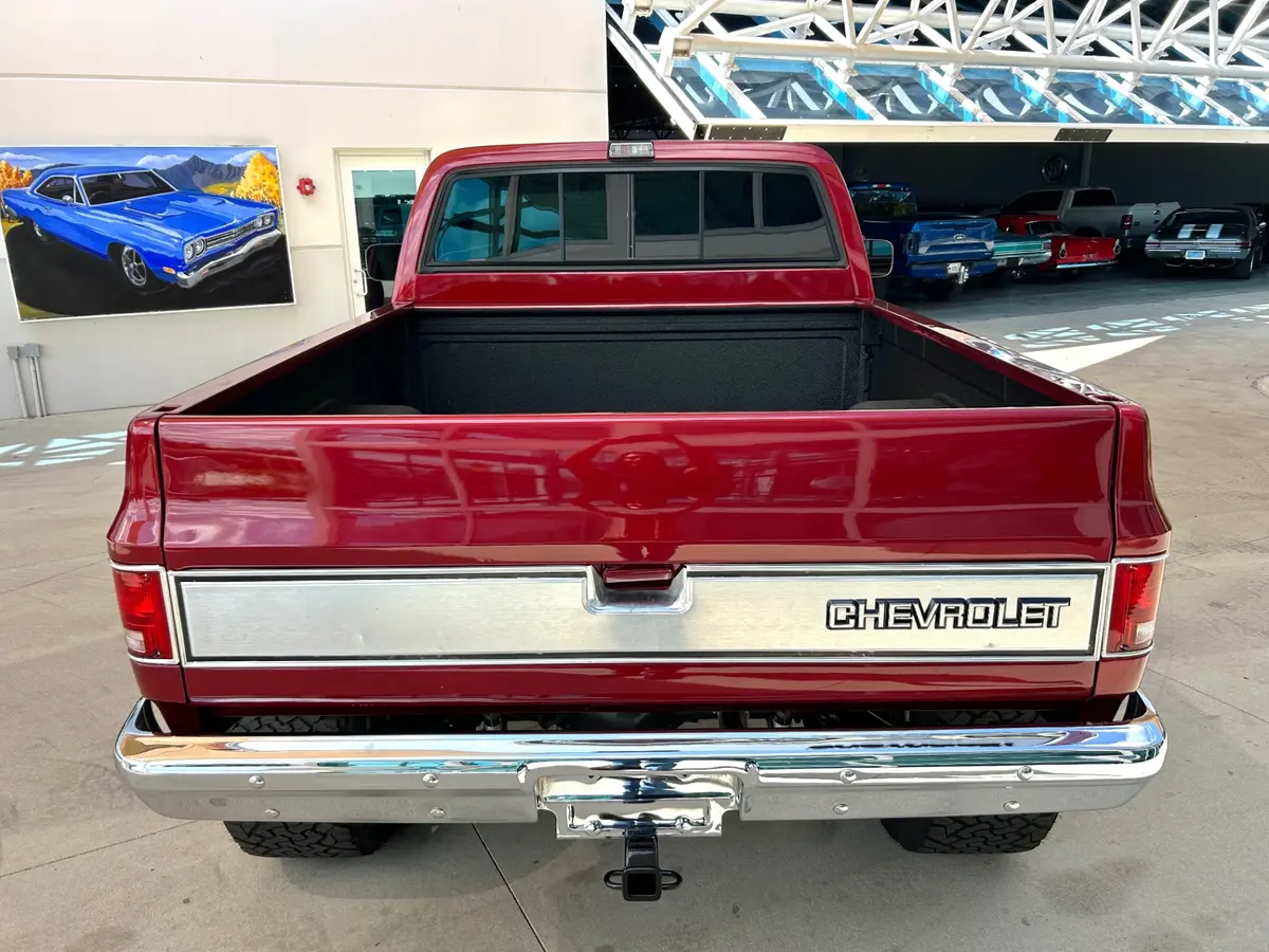 Vehicle photo 7
