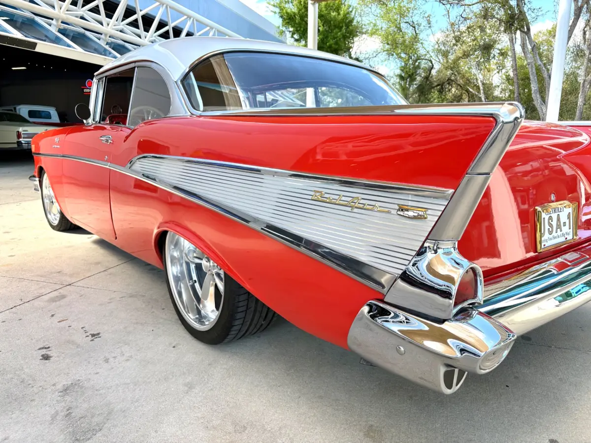 Vehicle photo 14