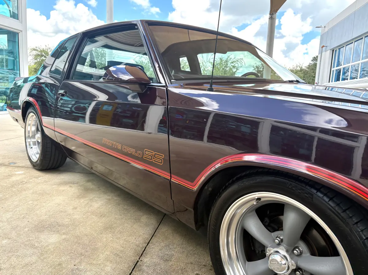 Vehicle photo 18