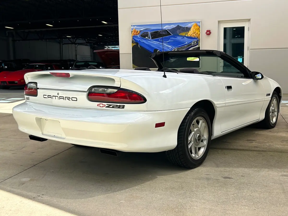 Vehicle photo 5